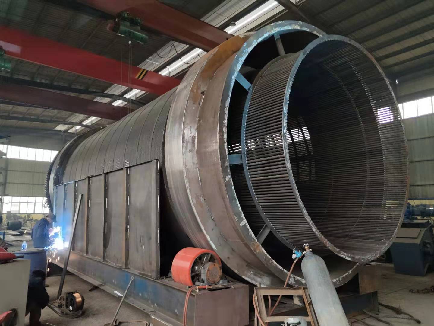 青石破碎成大量石子可采用超大型無軸滾筒篩分級