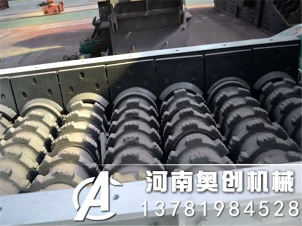 滾軸篩石機