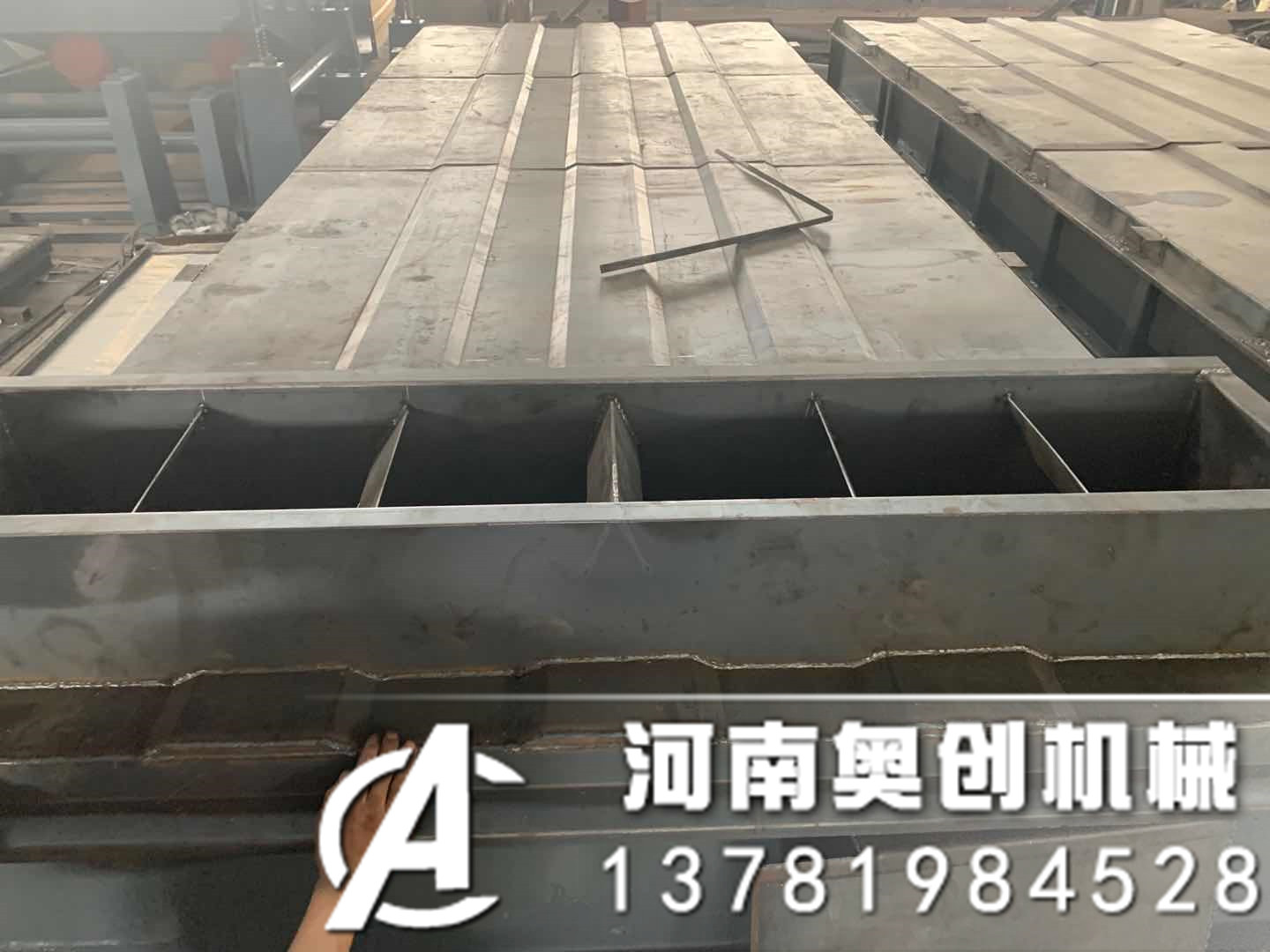 珍珠巖破碎后篩分用直線振動篩的使用效果