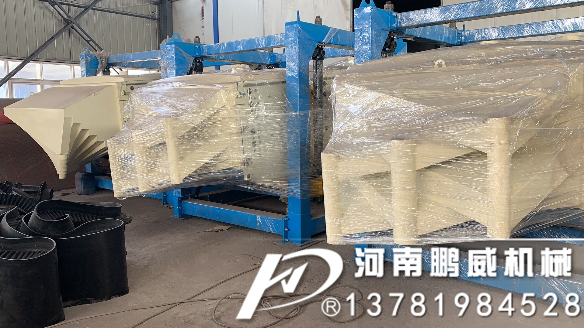 石英砂方形搖動(dòng)篩技術(shù)參數(shù)-特點(diǎn)-型號(hào)-篩分產(chǎn)量-功率-結(jié)構(gòu)介紹
