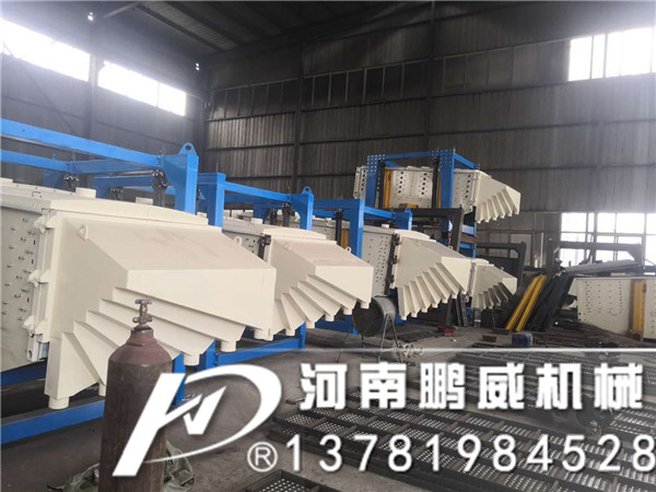方形搖擺篩篩分70-140目以上的粉料篩凈率可以達(dá)到90%以上
