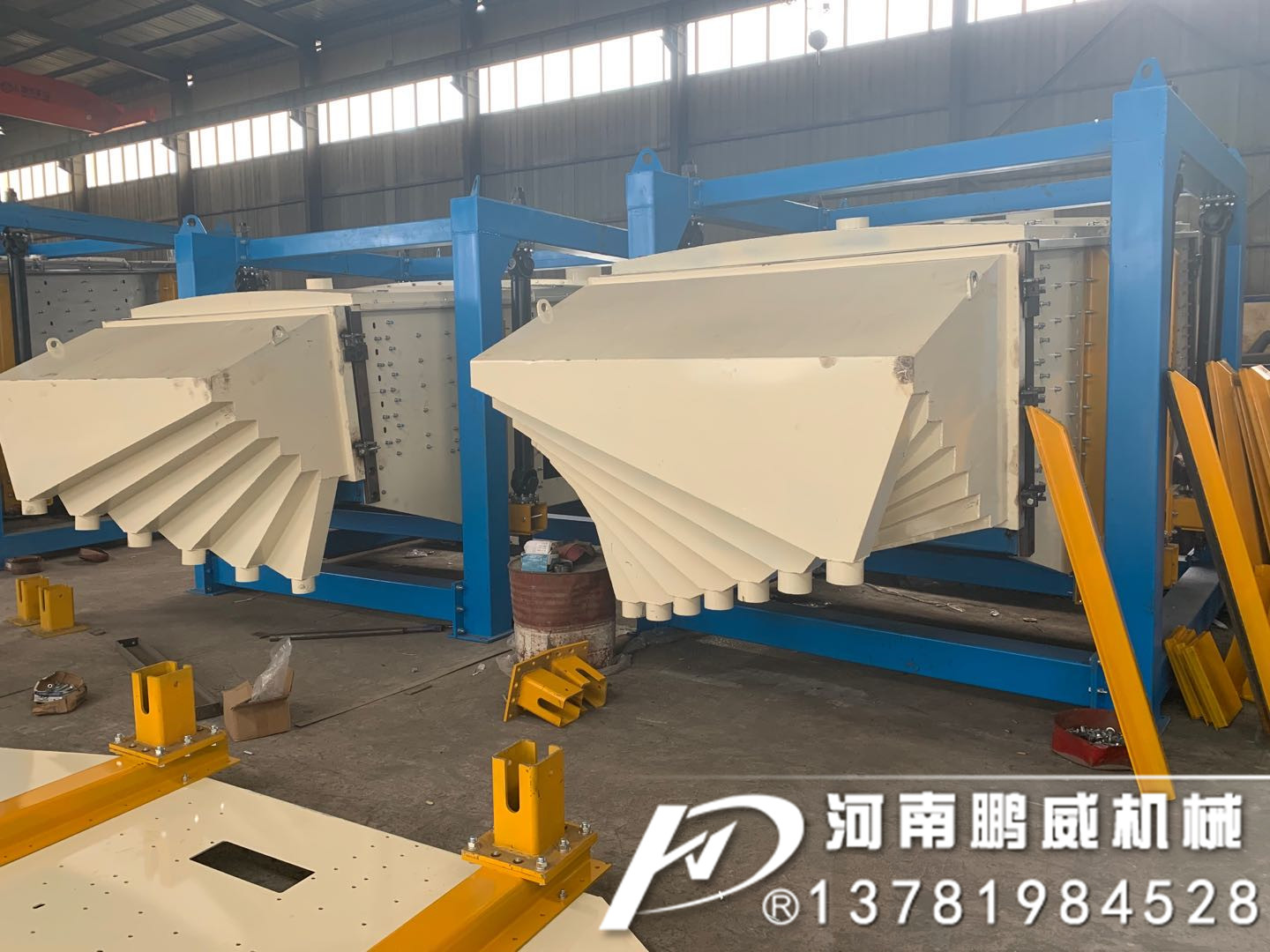 方形搖擺篩的產(chǎn)量每小時(shí)可以處理多少噸砂料？