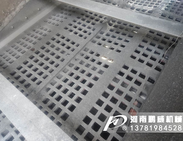 弛張篩設備對干排處理，程度的減少了這種污染的發(fā)生，對于環(huán)境的污染和影響降到了低